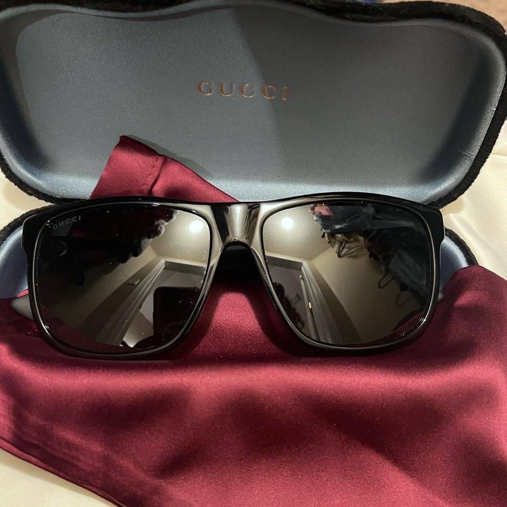 Authentic Gucci sunglasses (gg0010s)